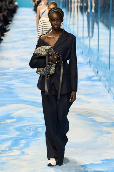 Look 52